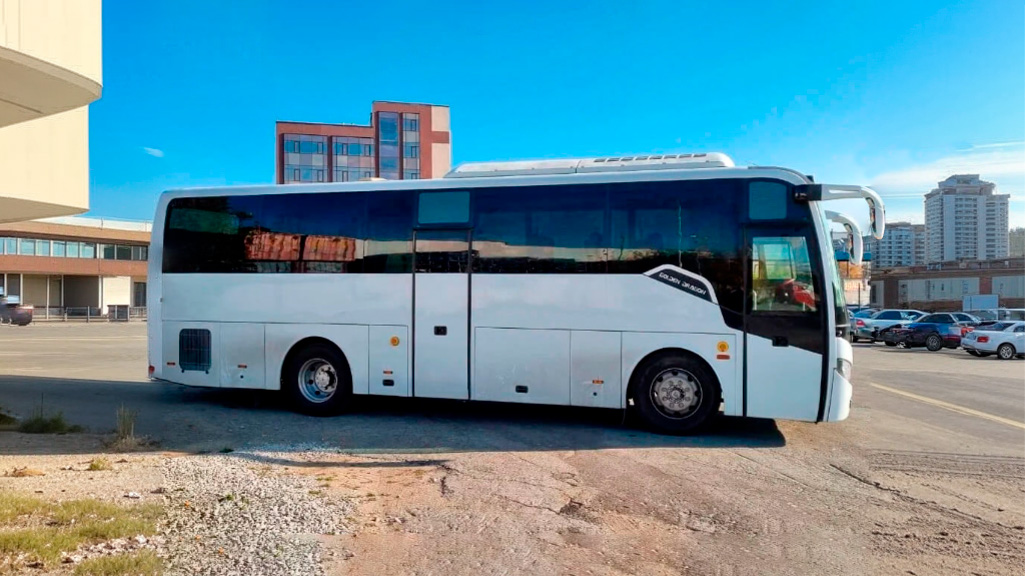 Golden Dragon XML6896-6957 в аренду